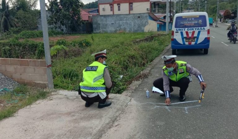 Kumpulan Fakta Hasil Olah TKP Kecelakaan Laka Lantas Pengemudi Sepeda Motor Meninggal Dunia Akibat Menghindari Jalan yang Rusak di Bontang